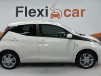 Usado Toyota Aygo X-cite 69 CV (50 kW) 2018 Blanco Utilitario