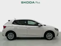 Usado Skoda Fabia Selection 95 CV (69 kW) 2024 Blanco Utilitario