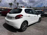 Usado Peugeot 208 Active 100 CV (73 kW) 2016 Blanco Utilitario