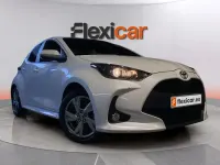 Usado Toyota Yaris Hybrid Active 116 CV (85 kW) 2025 Blanco Berlina