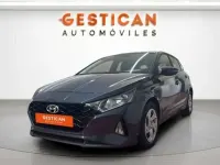 Usado Hyundai i20 101 CV (74 kW) 2023 Gris Utilitario