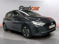 Usado Hyundai i20 101 CV (74 kW) 2022 Gris Utilitario