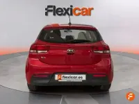 Usado Kia Rio 84 CV (61 kW) 2019 Rojo Berlina