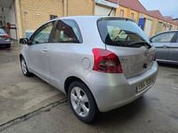 Usado Toyota Yaris 90 CV (66 kW) 2006 Gris / plata Berlina
