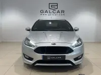 Usado Ford Focus 182 CV (133 kW) 2017 Gris / plata Berlina