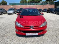 Usado Peugeot 206 75 CV (55 kW) 2003 Rojo Berlina