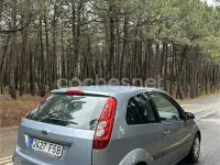 Usado Ford Fiesta Ambiente 70 CV (51 kW) 2007 Azul Utilitario