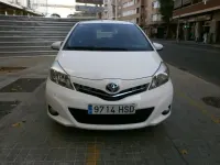 Usado Toyota Yaris Active 99 CV (72 kW) 2013 Blanco Utilitario