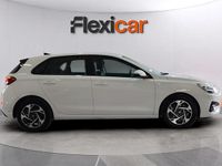 Usado Hyundai i30 101 CV (74 kW) 2024 Blanco Berlina