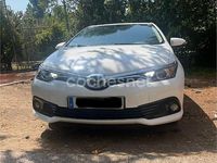 Usado Toyota Auris Active 112 CV (82 kW) 2015 Blanco Berlina