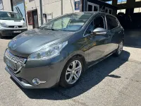 Usado Peugeot 208 Allure 120 CV (88 kW) 2012 Gris Utilitario