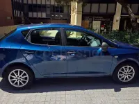 Usado Seat Ibiza Reference 85 CV (62 kW) 2013 Azul Berlina