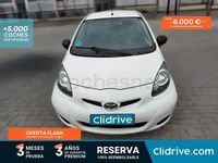 Usado Toyota Aygo Live 68 CV (50 kW) 2010 Blanco Utilitario