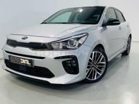 Usado Kia Rio GT-Line 120 CV (88 kW) 2020 Gris / plata Berlina