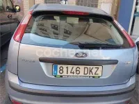 Usado Ford Focus Trend 109 CV (80 kW) 2005 Gris / plata Berlina