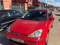 Usado Ford Focus Trend 100 CV (73 kW) 2004 Rojo Berlina