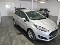 Usado Ford Fiesta Titanium 100 CV (73 kW) 2016 Gris / plata Utilitario