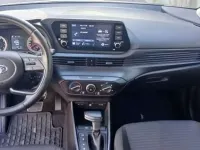 Usado Hyundai i20 101 CV (74 kW) 2022 Gris Utilitario