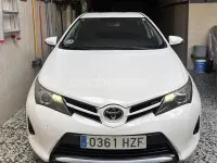 Usado Toyota Auris Active 90 CV (66 kW) 2014 Blanco Berlina