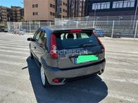 Usado Ford Fiesta Futura 90 CV (66 kW) 2008 Gris / plata Utilitario