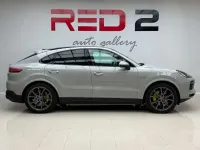 Usado Porsche Cayenne E-Hybrid Platinum Edition 462 CV (339 kW) 2022 Gris SUV