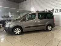 Usado Peugeot TePee Premium 109 CV (80 kW) 2009 Gris Van