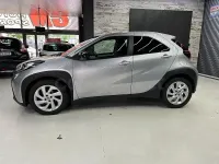 Usado Toyota Aygo X Play 72 CV (52 kW) 2022 Gris / plata SUV