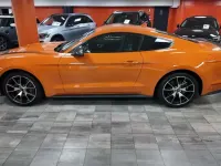 Usado Ford Mustang Fastback 291 CV (214 kW) 2020 Naranja Coupe