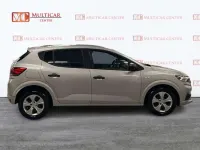 Usado Dacia Sandero Essentiel 91 CV (66 kW) 2024 Plateado Berlina