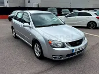 Usado Kia Cerato EX 112 CV (82 kW) 2005 Gris / plata Berlina