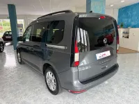 Usado VW Caddy Maxi 102 CV (75 kW) 2022 Gris Monovolumen