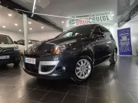 Usado Renault Scénic III Dynamique 110 CV (80 kW) 2011 Marrón Monovolumen