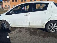 Usado Toyota Yaris Active 90 CV (66 kW) 2012 Blanco Utilitario