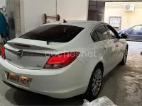 Usado Opel Insignia Cosmo 130 CV (95 kW) 2011 Blanco Berlina
