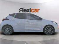 Usado Toyota Yaris Hybrid Plus 130 CV (95 kW) 2024 Gris Berlina