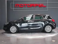 Usado Opel Astra Selective 110 CV (80 kW) 2013 Granate Berlina