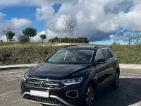 Usado VW T-Roc Business 116 CV (85 kW) 2025 Negro SUV