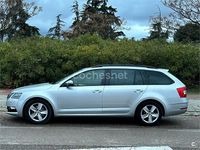 Usado Skoda Octavia Ambition 150 CV (110 kW) 2018 Gris / plata Familiar