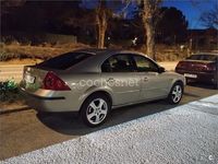 Usado Ford Mondeo Ghia 130 CV (95 kW) 2002 Beige Berlina