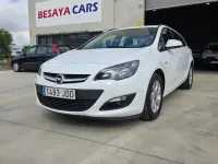 Usado Opel Astra Selective 140 CV (102 kW) 2015 Blanco Familiar