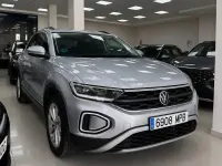 Usado VW T-Roc Life 110 CV (80 kW) 2024 Gris / plata SUV
