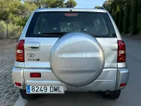 Usado Toyota RAV4 Sol 150 CV (110 kW) 2005 Gris / plata SUV