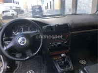 Usado VW Passat Edition 101 CV (74 kW) 2003 Gris / plata Familiar