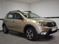 Usado Dacia Sandero Essentiel 90 CV (66 kW) 2018 Beige Utilitario