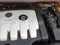 Usado VW Touran Highline 136 CV (100 kW) 2004 Gris / plata Monovolumen