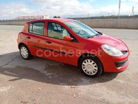 Usado Renault Clio II Dynamique 85 CV (62 kW) 2007 Rojo Berlina