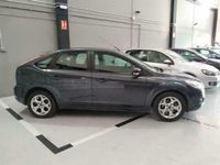 Usado Ford Focus Ghia 116 CV (85 kW) 2008 Gris Berlina