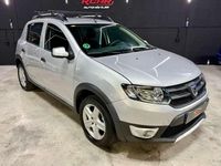 Usado Dacia Sandero Stepway 90 CV (66 kW) 2015 Gris Utilitario