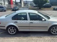 Usado VW Bora Highline 110 CV (80 kW) 1999 Gris / plata Berlina