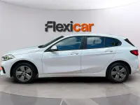 Begagnad BMW 118 136 HK (100 kW) 2022 Vit Halvkombi